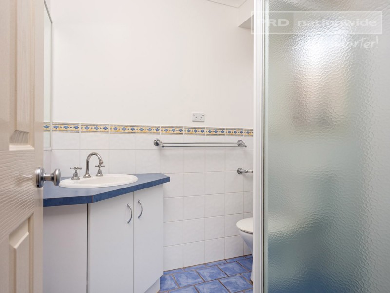 2 Giwang Place, Glenfield Park NSW 2650