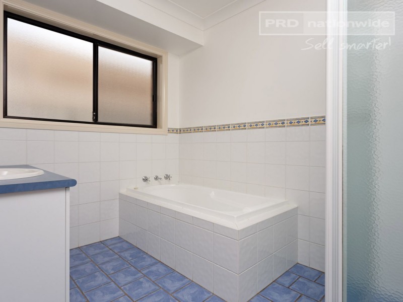 2 Giwang Place, Glenfield Park NSW 2650