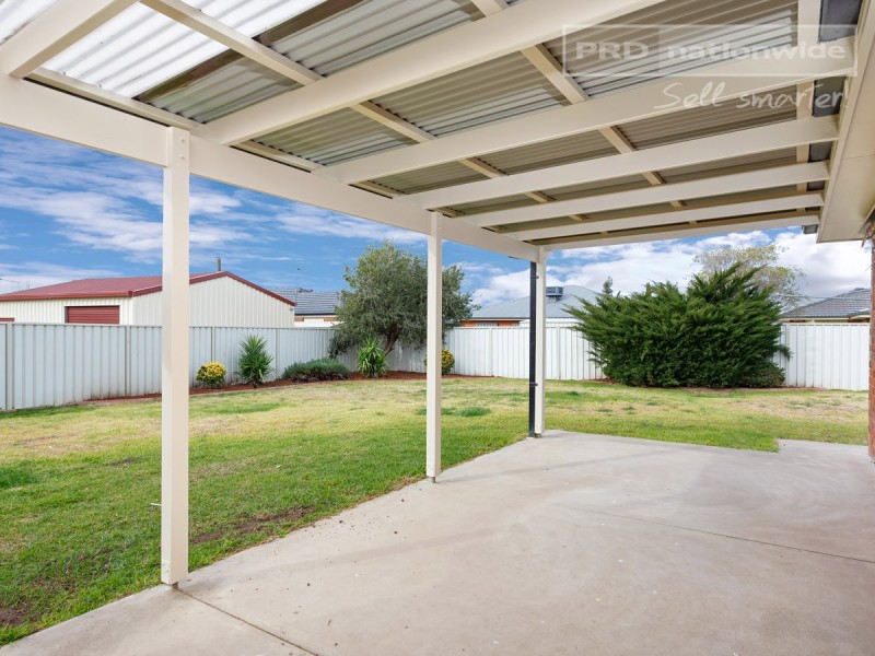 2 Giwang Place, Glenfield Park NSW 2650