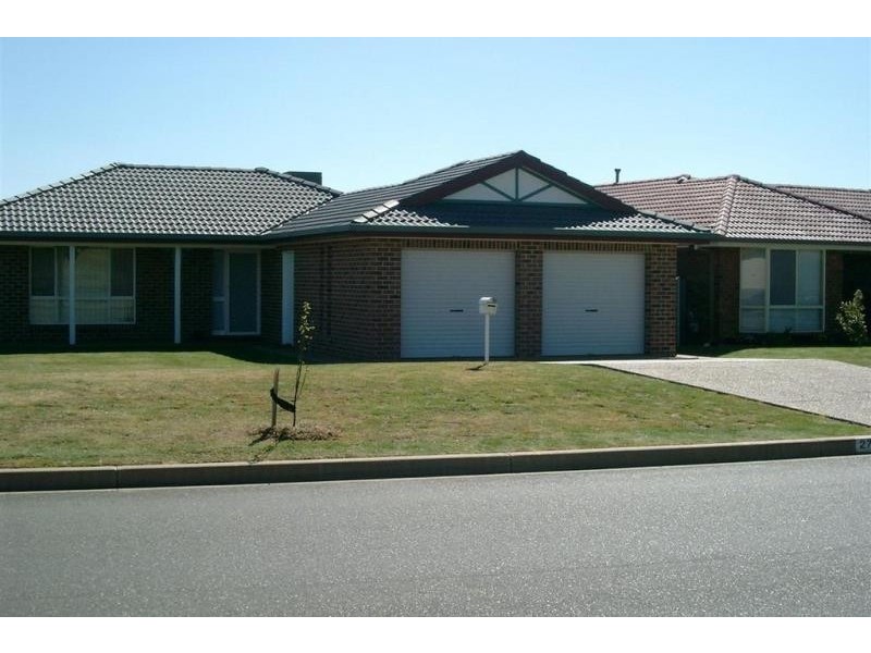27 Yentoo Drive, Glenfield Park NSW 2650