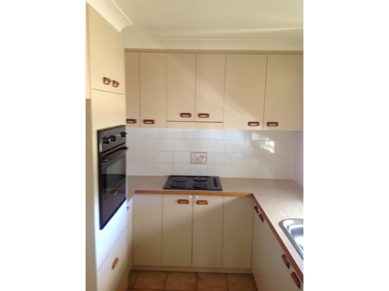 27 Yentoo Drive, Glenfield Park NSW 2650