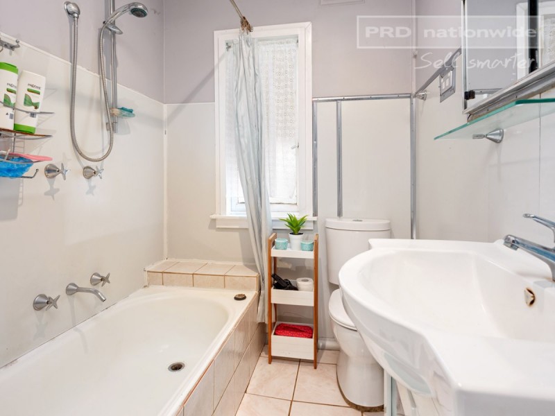 124 Bourke Street, Mount Austin NSW 2650