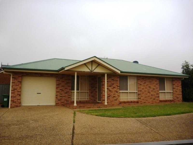 1/13 Kimba Drive, Glenfield Park NSW 2650