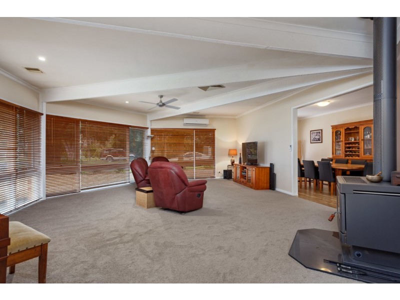 18 Dalkeith Avenue, Lake Albert NSW 2650