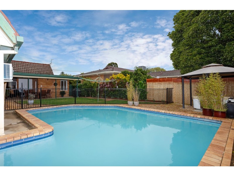 18 Dalkeith Avenue, Lake Albert NSW 2650