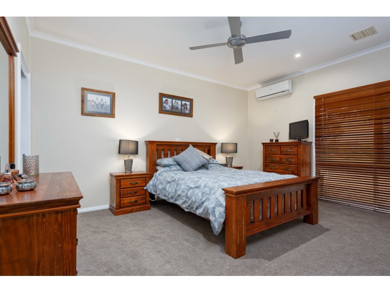 18 Dalkeith Avenue, Lake Albert NSW 2650