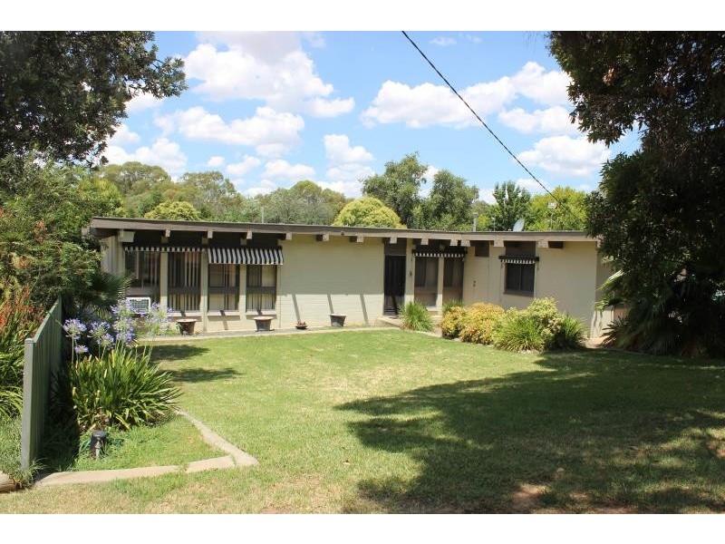 33 Graham Street, Lake Albert NSW 2650