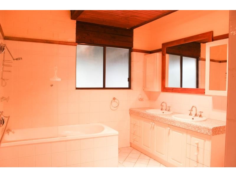33 Graham Street, Lake Albert NSW 2650