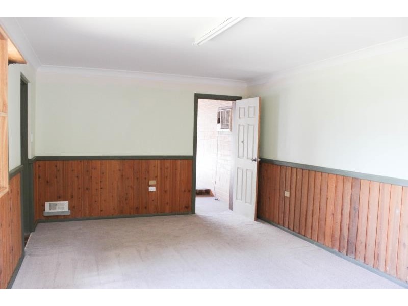 33 Graham Street, Lake Albert NSW 2650