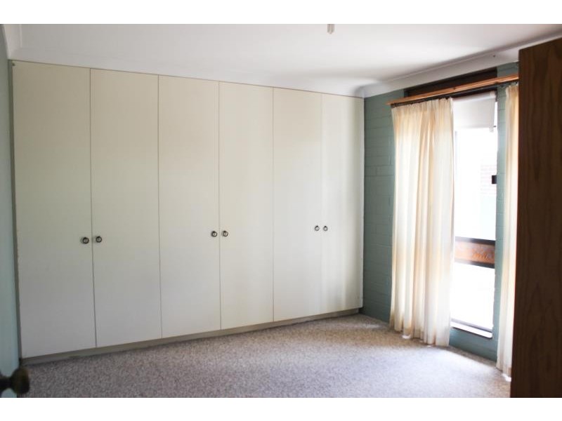 33 Graham Street, Lake Albert NSW 2650