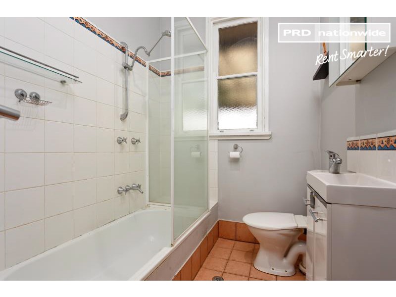 34 Castlereagh Avenue, Mount Austin NSW 2650