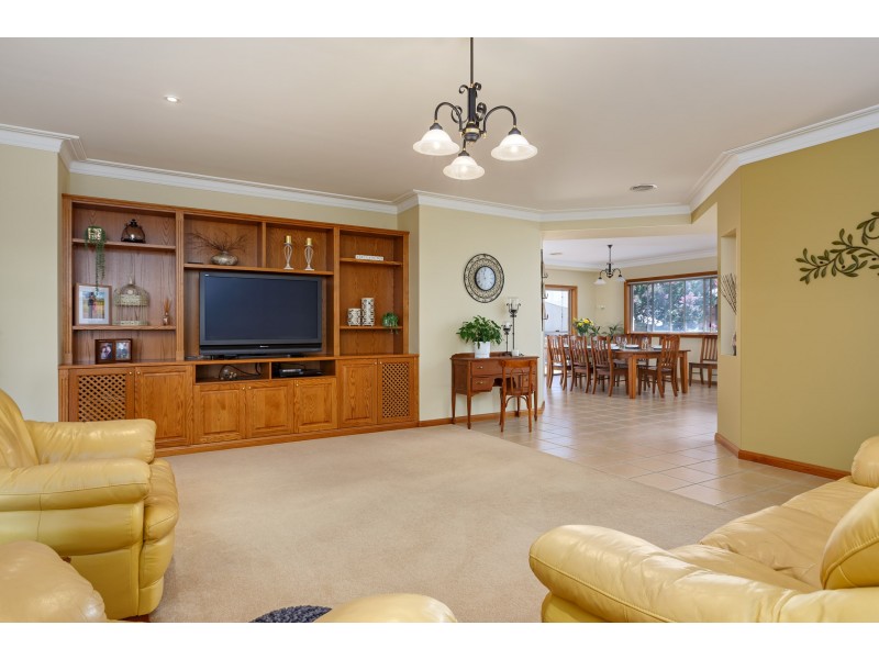 19 Atherton Crescent, Tatton NSW 2650