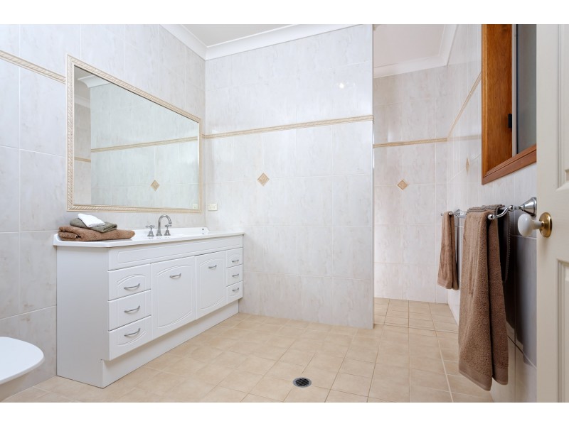 19 Atherton Crescent, Tatton NSW 2650