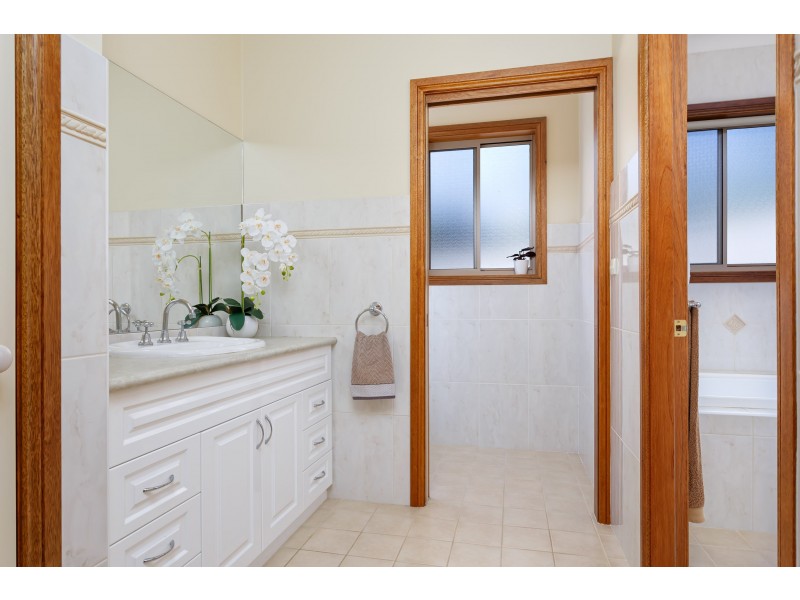 19 Atherton Crescent, Tatton NSW 2650