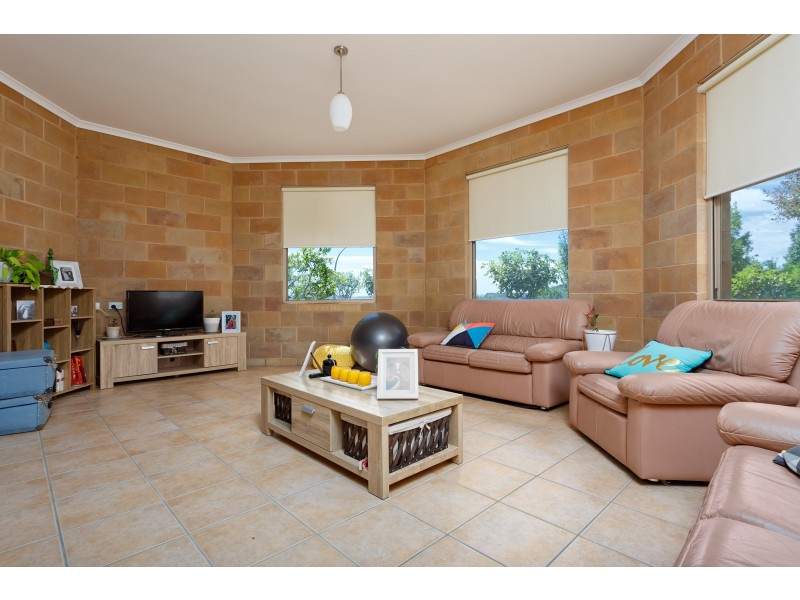 19 Atherton Crescent, Tatton NSW 2650
