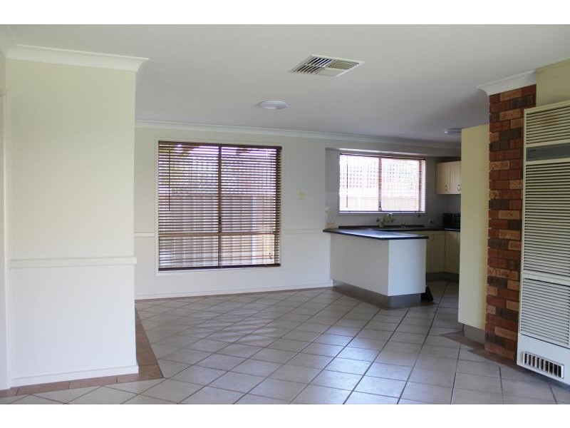 8 Atkins Place, Estella NSW 2650