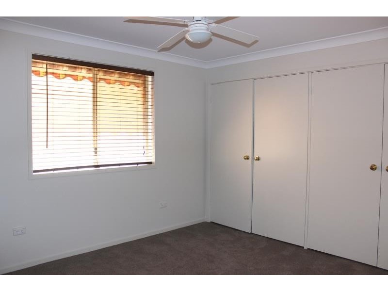 8 Atkins Place, Estella NSW 2650