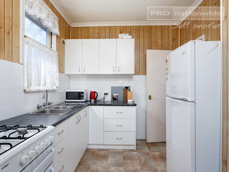 22 Northcott Parade, Mount Austin NSW 2650