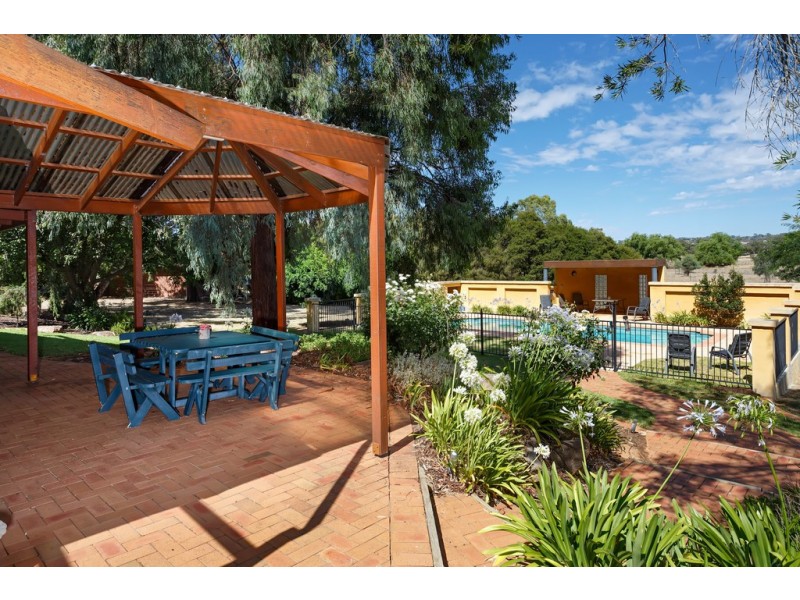 15 Maple Road, Lake Albert NSW 2650