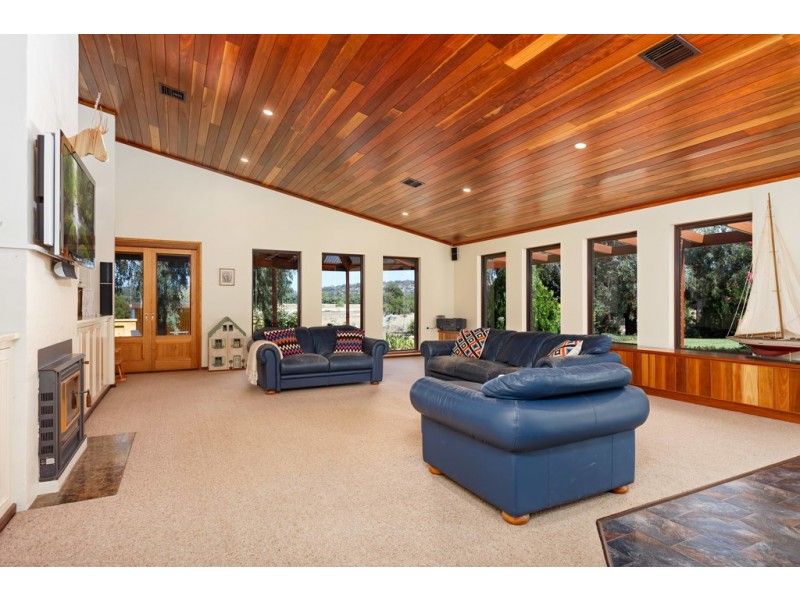 15 Maple Road, Lake Albert NSW 2650