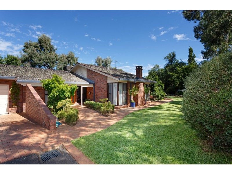 15 Maple Road, Lake Albert NSW 2650