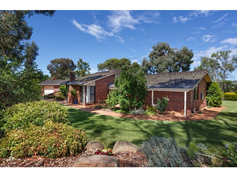 15 Maple Road, Lake Albert NSW 2650