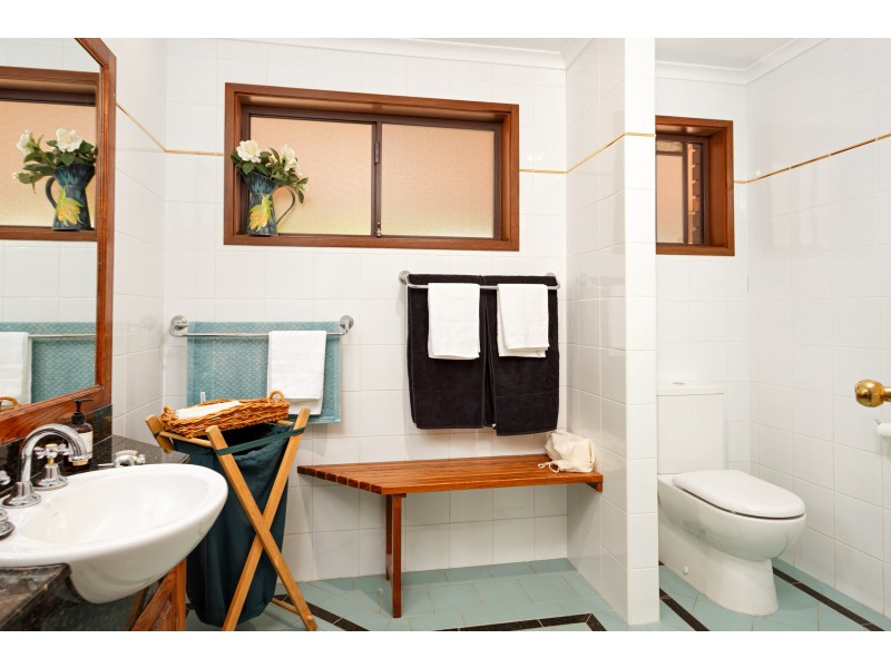 15 Maple Road, Lake Albert NSW 2650