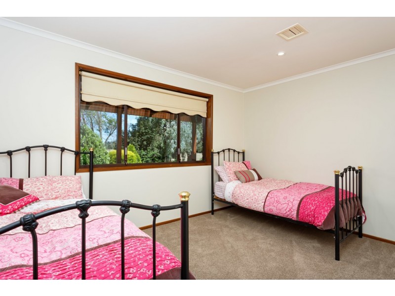 15 Maple Road, Lake Albert NSW 2650