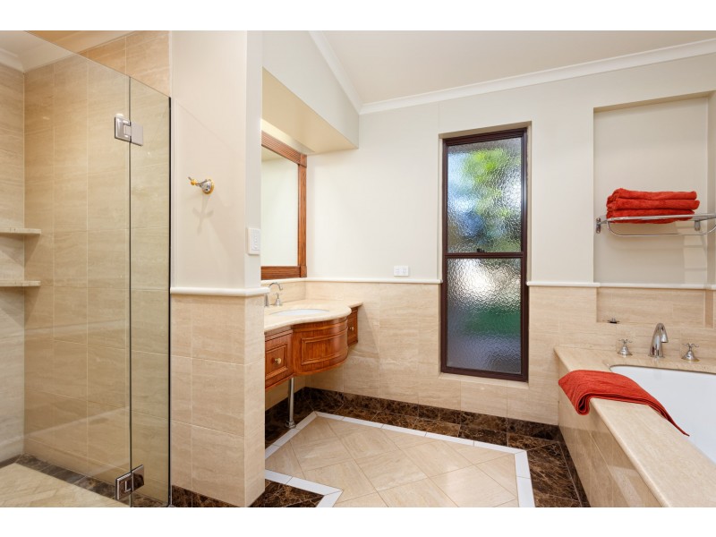 15 Maple Road, Lake Albert NSW 2650