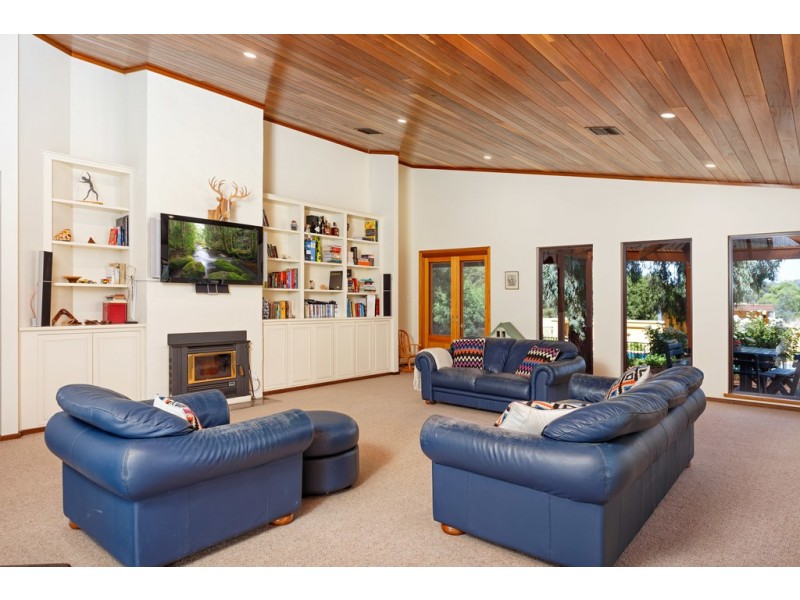 15 Maple Road, Lake Albert NSW 2650