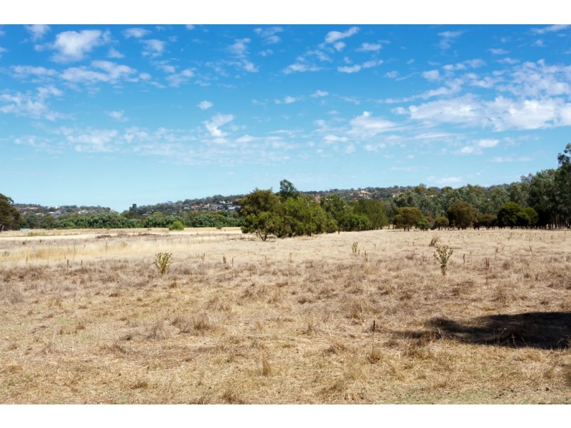 15 Maple Road, Lake Albert NSW 2650