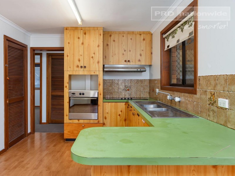 57 Adjin Street, Mount Austin NSW 2650
