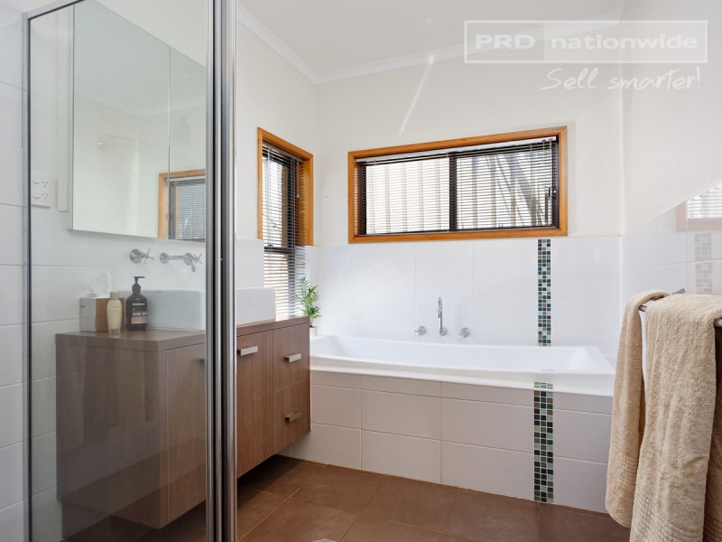 7 Balala Crescent, Bourkelands NSW 2650