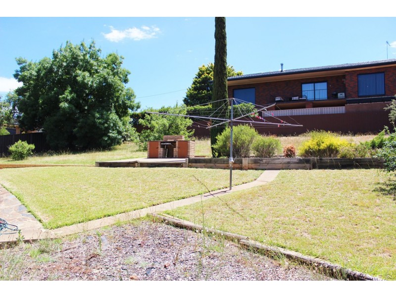 107 Red Hill Rd, Kooringal NSW 2650