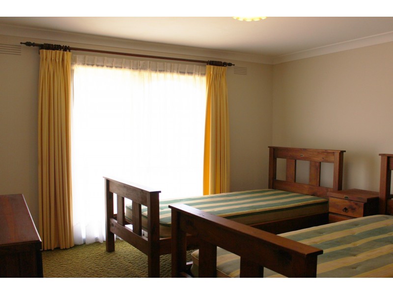 107 Red Hill Rd, Kooringal NSW 2650