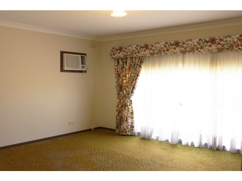 107 Red Hill Rd, Kooringal NSW 2650