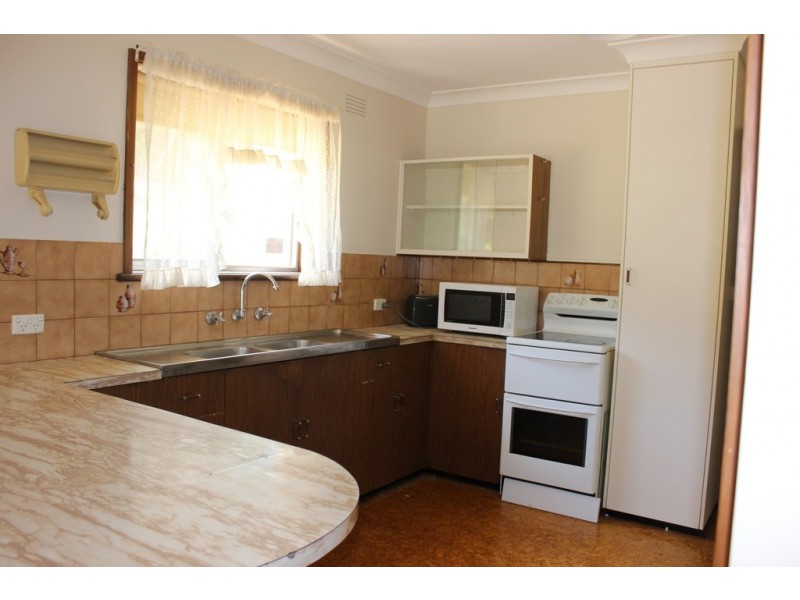 107 Red Hill Rd, Kooringal NSW 2650