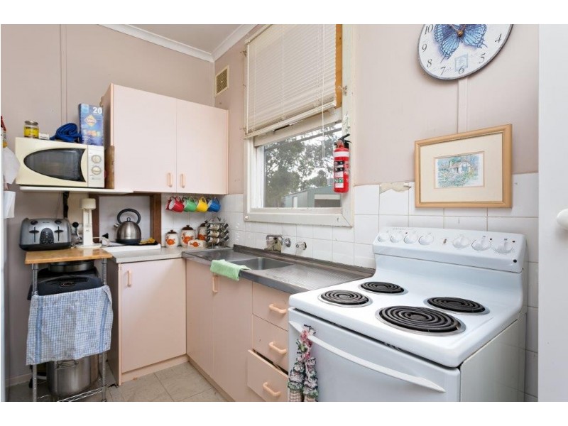 27 Phillip Avenue, Mount Austin NSW 2650