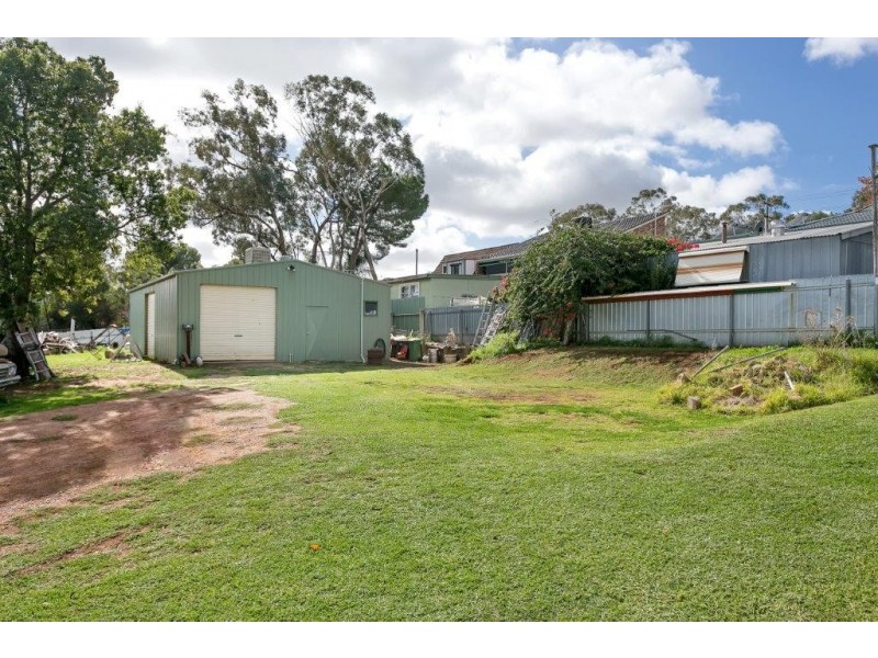 27 Phillip Avenue, Mount Austin NSW 2650