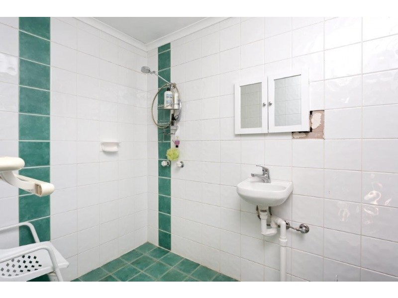 27 Phillip Avenue, Mount Austin NSW 2650