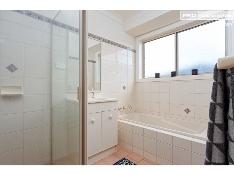 32 Nunkeri Street, Glenfield Park NSW 2650