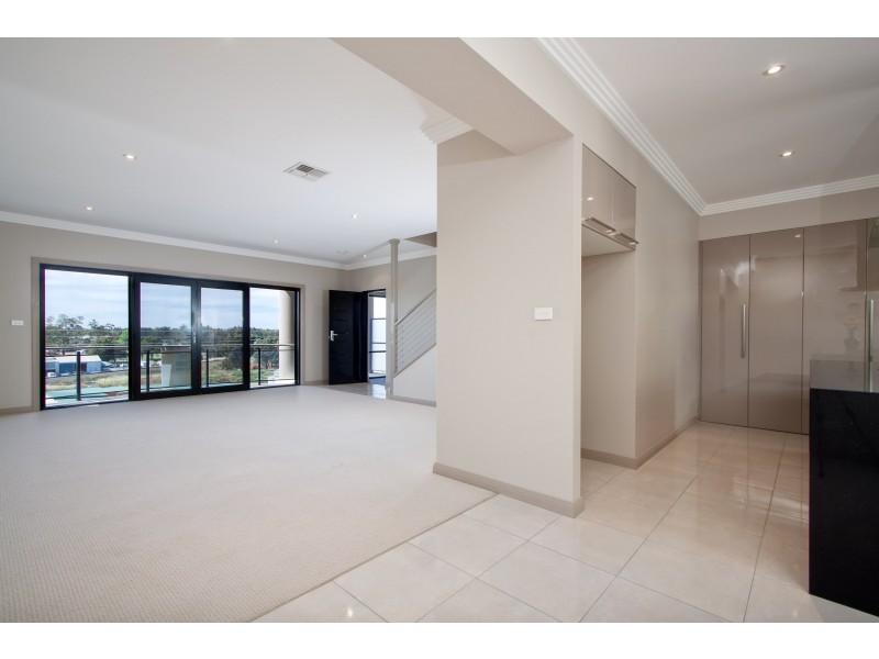 2/18-20 Railway Street, Turvey Park NSW 2650
