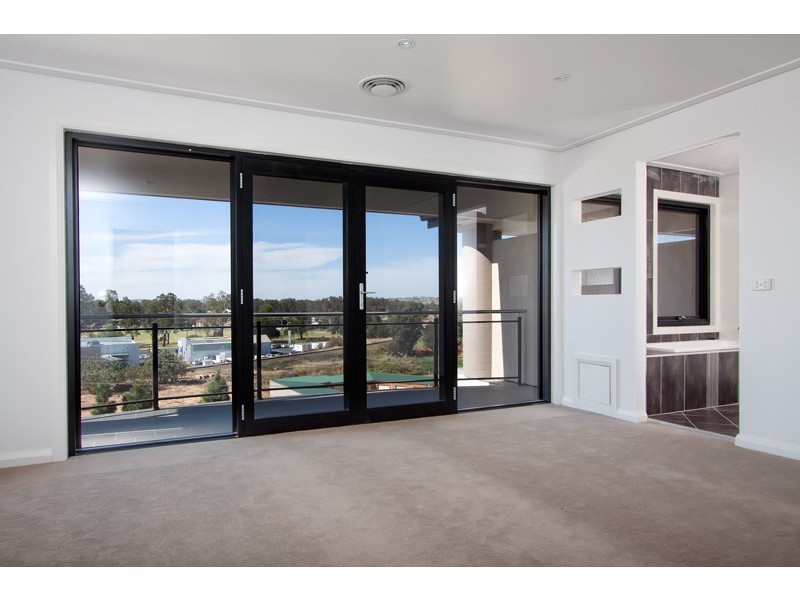 2/18-20 Railway Street, Turvey Park NSW 2650