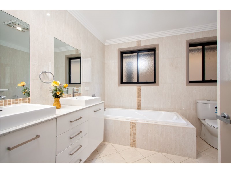 2/18-20 Railway Street, Turvey Park NSW 2650