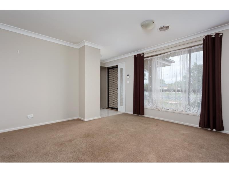 61 Undurra Drive, Glenfield Park NSW 2650