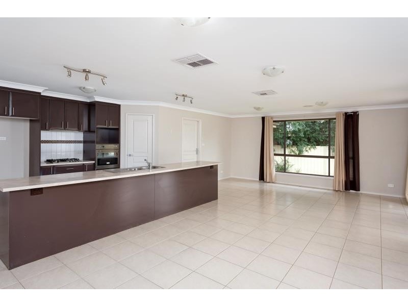 61 Undurra Drive, Glenfield Park NSW 2650