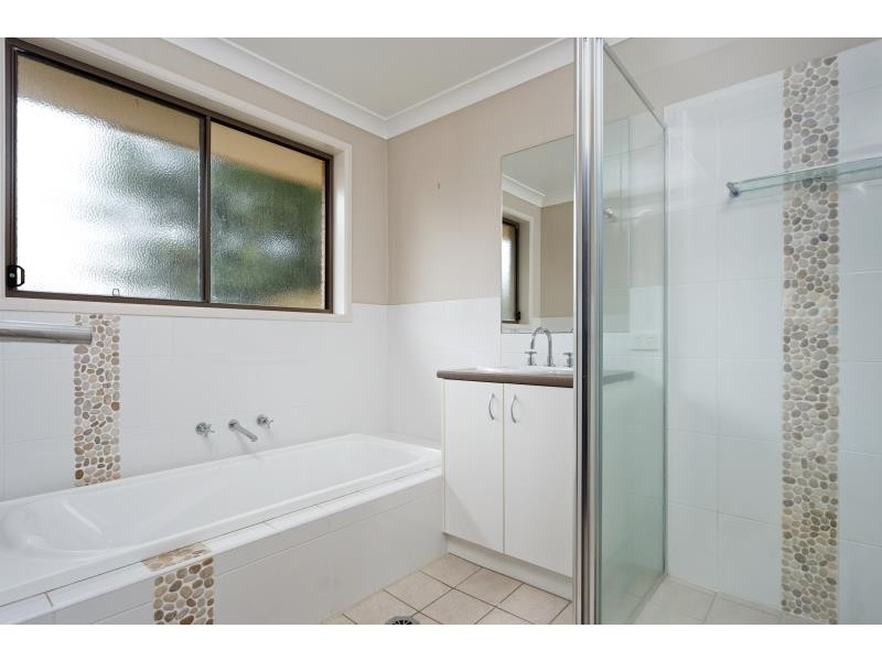 61 Undurra Drive, Glenfield Park NSW 2650