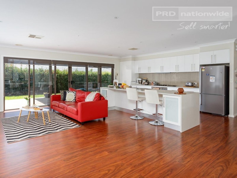 2 Fisher Place, Lloyd NSW 2650