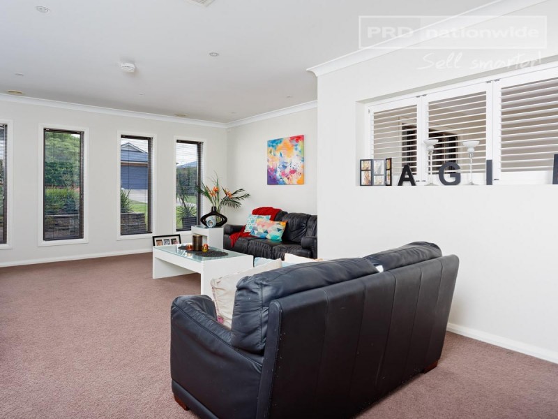 2 Fisher Place, Lloyd NSW 2650