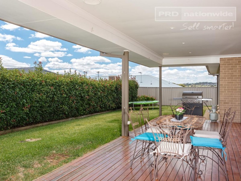 2 Fisher Place, Lloyd NSW 2650